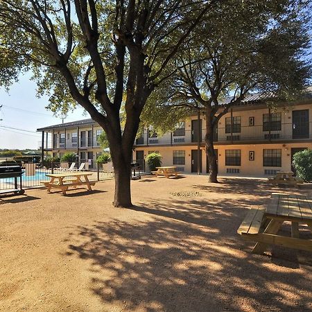 Deluxe Inn San Antonio Near Lackland Afb Exterior photo