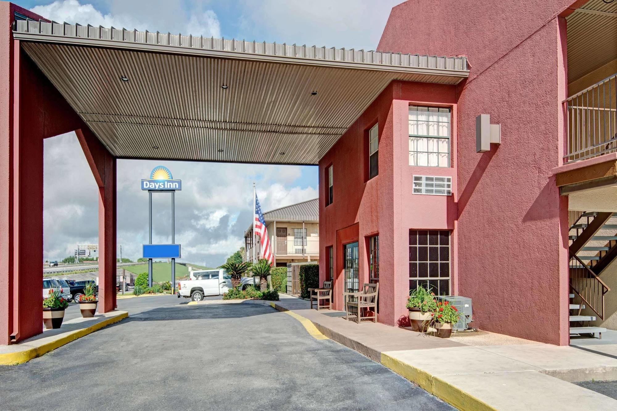 Deluxe Inn San Antonio Near Lackland Afb Exterior photo